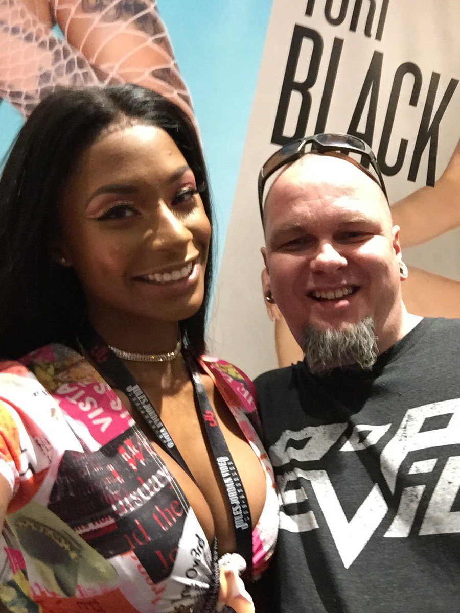 SINasster's tweet photo. AVN 2019 with @saraiminx_  I hope to see her again soon!! https://t.co/5CdU8Z20gc