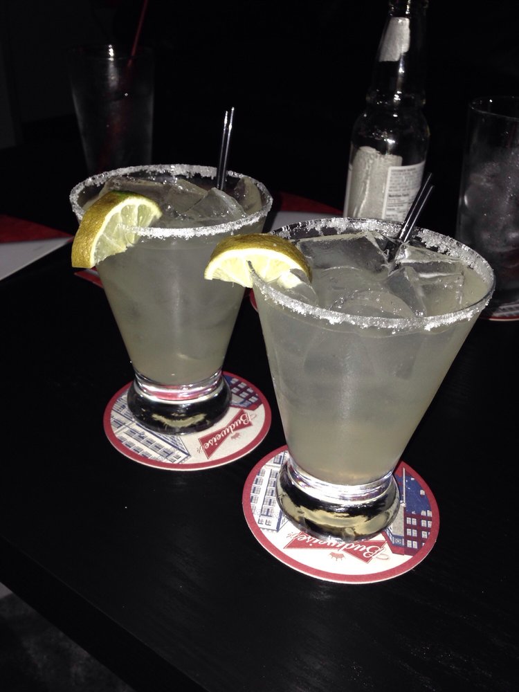 There's a margarita over here thinking ‘bout you too. 🍹 See you at 5pm. #TequilaTuesday