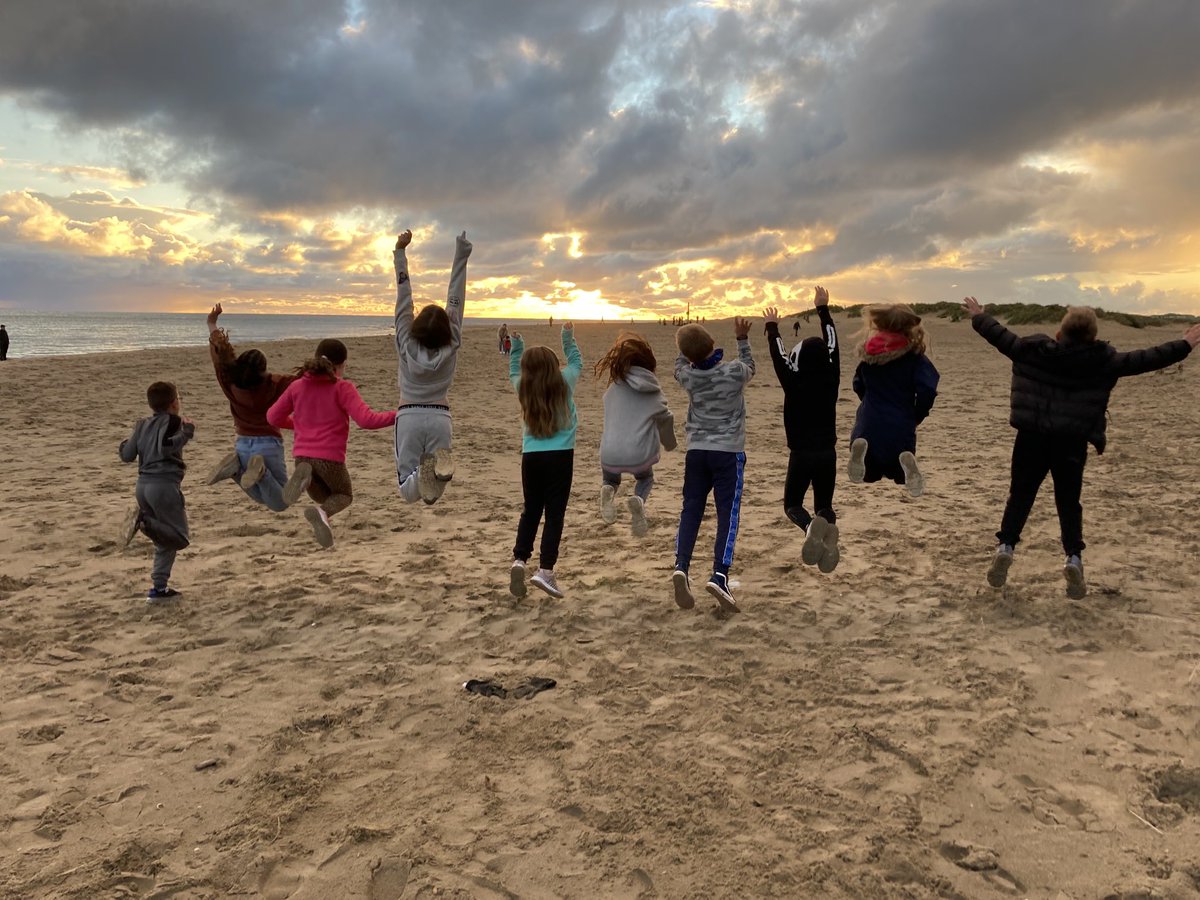 walmleyjssc's tweet photo. Loving the sunset! ⁦@OutwardBoundUK⁩ #teamshackleton https://t.co/voodWNR7Nz