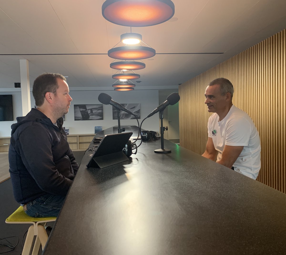sailsofchange's tweet photo. Découvrez le dernier épisode d’Into The Wind, dans lequel @yannguichard se confie sur le challenge à venir qu’est le @TJV_officiel à bord du maxi-trimaran @sailsofchange, avant de revenir sur sa carrière sportive.
> https://t.co/yYZGtsVZbw
#Embarkwithsailsofchange #30x30 https://t.co/QL4ZggMA0R