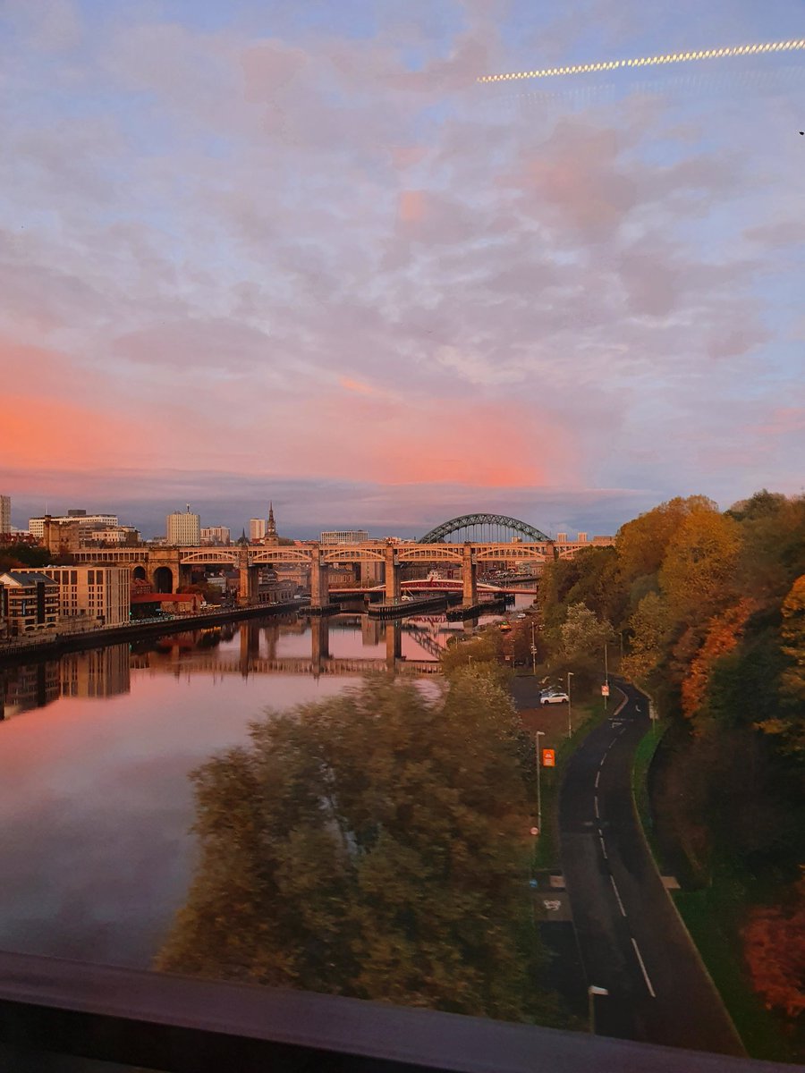 Beautiful sunset over The Tyne

#Sunsetphotography #Newcastle #RiverTyne #TyneAndWear #Beautiful