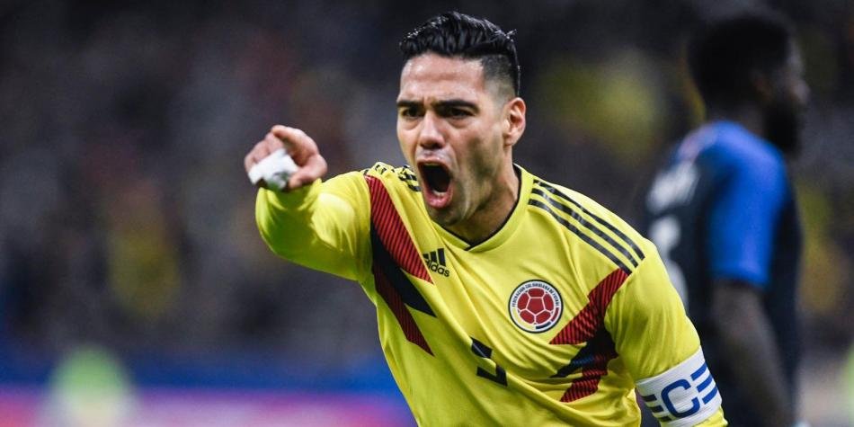 ComandanteJavi's tweet photo. #PrimeroFueElHuevo quién pone más huevo en la selección? 

RT James Rodríguez
❤️ Radamel Falcao https://t.co/L0nlllrDSi