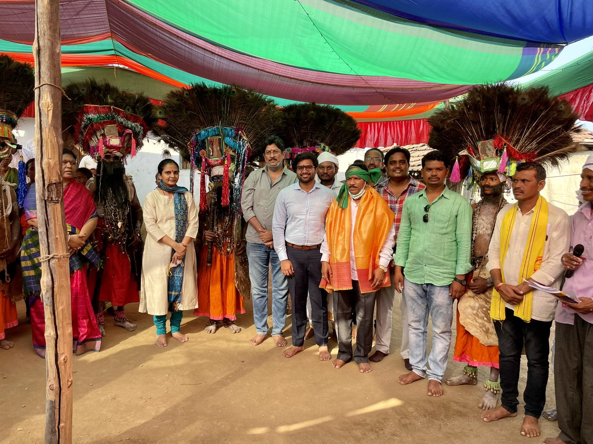 #Dandari festives in #Asifabad!!! 

Scintillating to watch the #Adivasis performing #Gusadi #demsa and other #folkdances on the eve of Dandari. 

The presence of Divya Devarajan, IAS  mam, Commissioner WCD has made it all the more special!! 

#culturaltourism