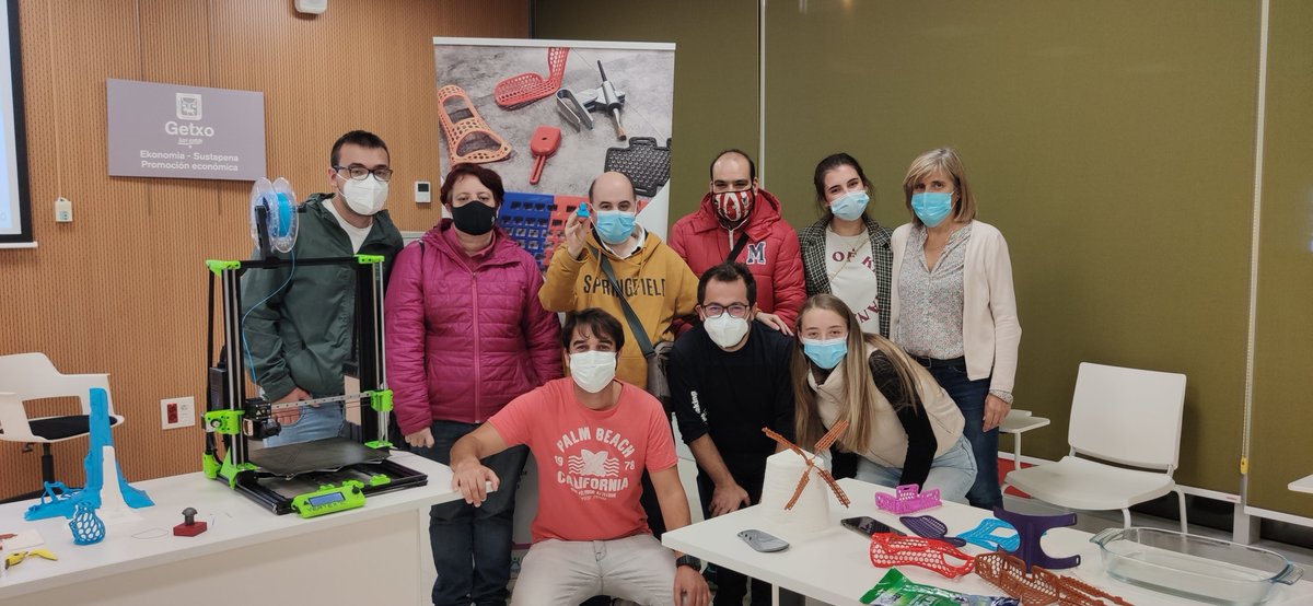 Súper contentos con la actitud, cercanía y participación de las personas que asistieron al taller de #Impresion3D   en <a href="/getxolan/">Getxolan</a> dentro de las jornadas #JEPbizkaia2021
<a href="/Gorabide/">Gorabide</a> equipazo!!😍😍
#DenokParte #OndareaBizkaia2021 #EHDs
<a href="/OndareaBizkaia/">Ondarea Bizkaia</a> <a href="/BizkaiaKultura/">BizkaiaKultura</a> <a href="/vertex3dorg/">VERTEX3D</a>