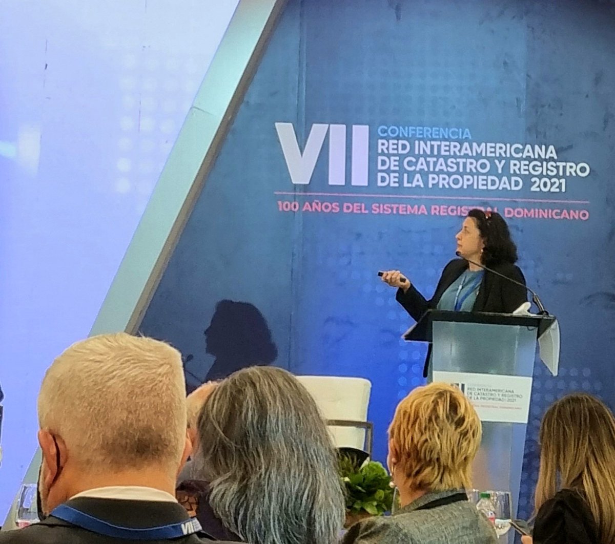 bconstan's tweet photo. Excelente presentación del estudio #prindex a cargo de la Dra. Mónica Ribadeneira Sarmiento en el panel de Desafíos Regionales post pandemia en #AmericaLatina #ConfCat21 https://t.co/qlDPvAw81c