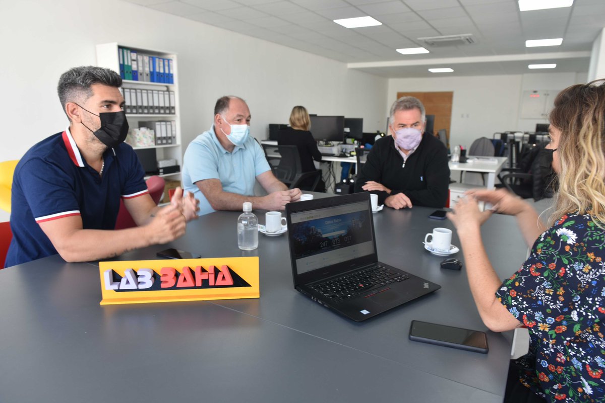 MunicipioBahia's tweet photo. BAHÍA TRANSPARENTE Y ABIERTA 🔓💪

@hector_gay recorrió las instalaciones del @LabBahiaGob, espacio que impulsa la Participación Ciudadana, la Innovación Democrática y el Gobierno Abierto 🙌

Acompañado por @adrianjouglard y @pabloromera, se reunió con su directora @anitadoria https://t.co/BQTeFWS5Yu