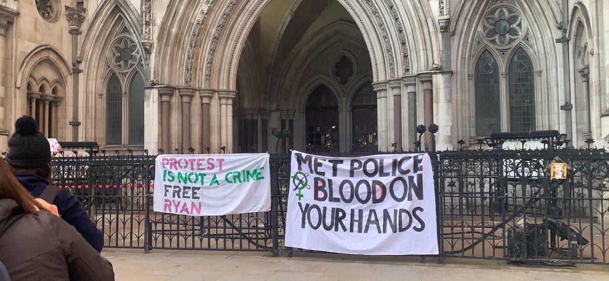SistersUncut's tweet photo. Police officers who use their powers to abuse women should be locked up, not campaigners and activists who stand up to their violence. #FREERYAN and free all our comrades in Bristol facing draconian sentences from courts who let abusive cops off but punish activists. https://t.co/XVeLyHxK7B