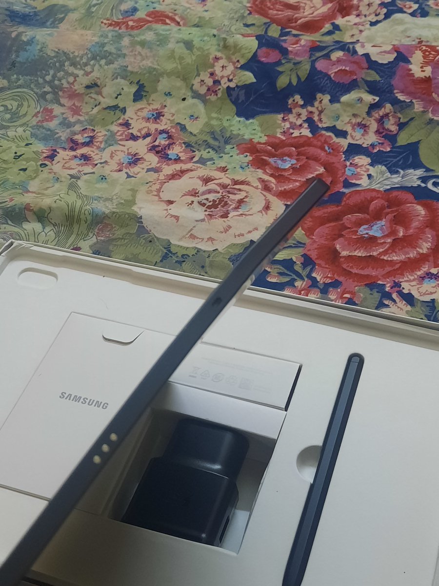 vikalpsingh111's tweet photo. Shame @amazon @amazonIN 
sent a totally wrecked box, not even bubble wrapped, then the replacement is late, CC- can't do anything if it's late no matter if you have to cancel tickets and your diwali is ruined, NO PROVISIONS FOR OUR MISTAKES. What if I make a mistake.
#Amazon https://t.co/Wy4hppv51R