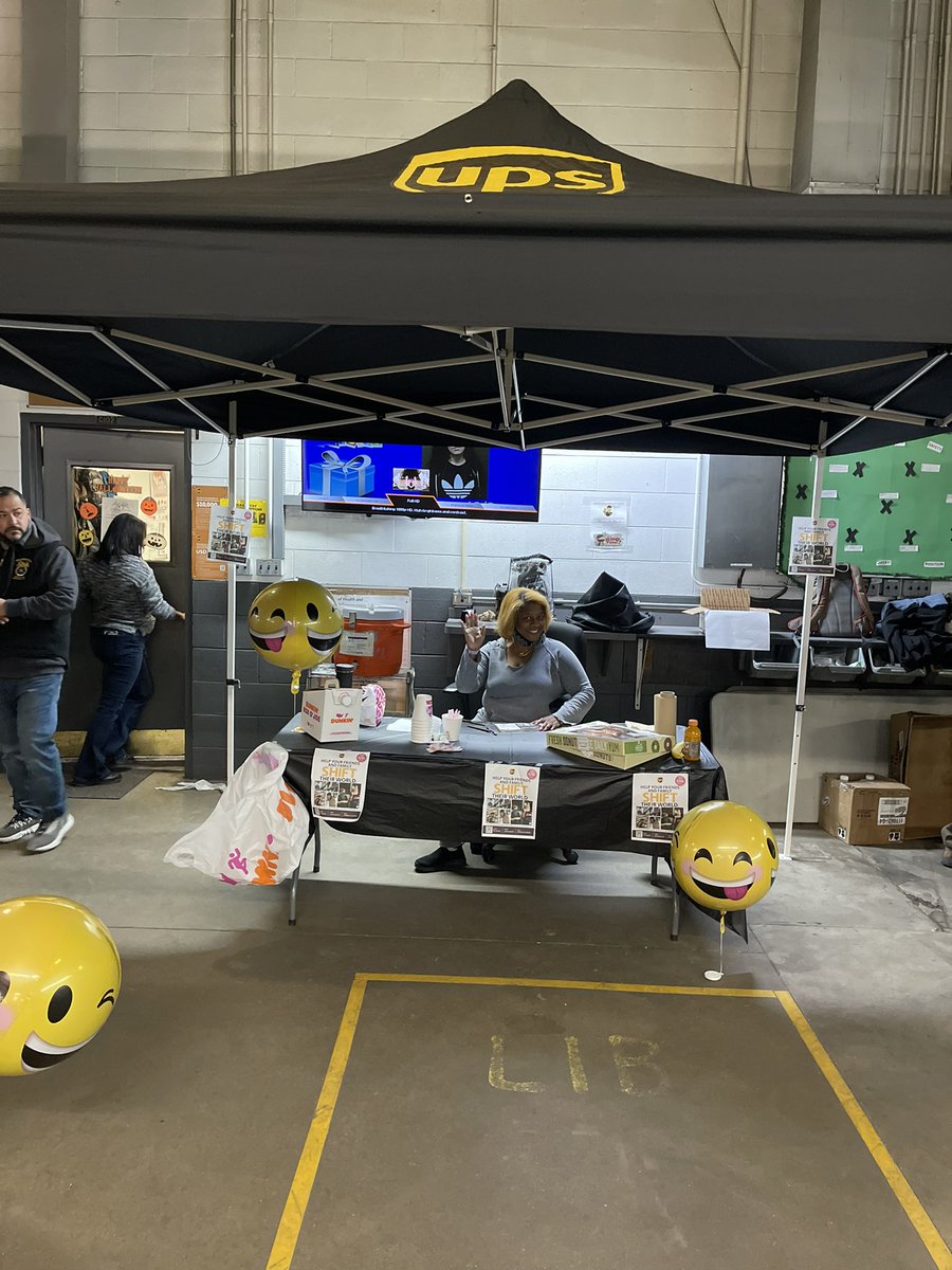 lalejandro1983's tweet photo. “Red Zone Drive” for helpers and PVDs in Metro. It’s almost peak do you have all your helpers and PVDs? I know we are going to be peak ready in Metro! THANKS FOR YOUR LEADERSHIP IN BEING PEAK STAFFED TEAM!#workingtogether #1UPS @CraigW9880 @chelsea224 @CP_UPSers @DebMassingill https://t.co/QfvOAaVELa