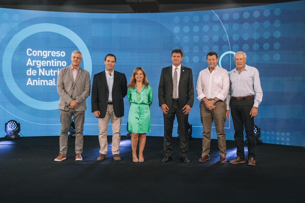 caenaarg's tweet photo. ¿No tuviste tiempo de ver todas las charlas del Congreso de Nutrición Animal 2021?
REVIVÍ EL #CONGRESOCAENA 👉 https://t.co/4RHmjfCH7n
@BASF_Agro_ARG @DSMLatam @Vetifarma
#Brouwer #Phibro #Biofarma #Provimi
#Apsa #Ensol #Ingredion #Alican #Yeruba #Aca #Teknal #SantaSylvina https://t.co/6tbQw2IuSm