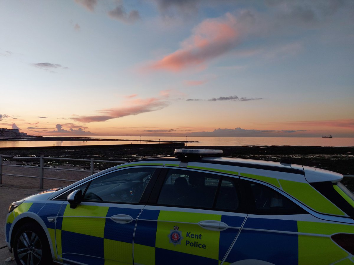 KentSpecials's tweet image. ZY581 are out in #Thanet today, responding to 999 calls and being proactive. We couldn&apos;t help but notice how beautiful Walpole Bay is this evening. #SCEast #SCThanet #patrol #Sunset #northsea ^JJ