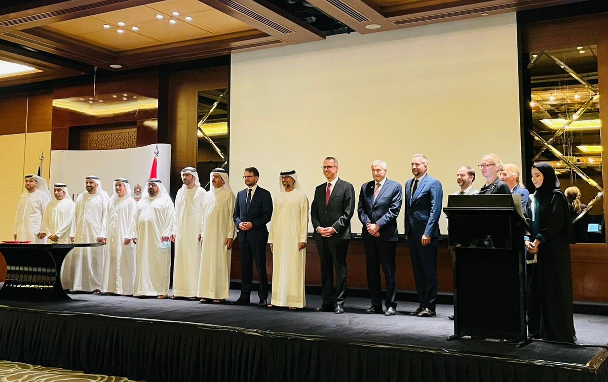 UAEinBerlin's tweet photo. Heute haben H.E. Suhail Mohamed Al Mazrouei &amp; #BMWi Staatsminister für Energie H.E. Andreas Feicht in Dubai die Deutsch-Emiratischen Wasserstoff Task Force unterzeichnet. Ein weiterer Schritt in der Partnerschaft zwischen den VAE und Deutschland im Energiebereich.
#PartnerInUAE https://t.co/UU99FMe6j0
