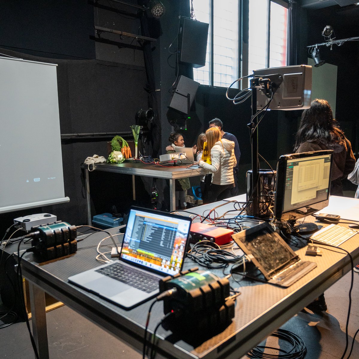 ⭐️ ACTION CULTURELLE ⭐️
Ce matin des enfants du centre de loisirs du Grand Auch Cœur de Gascogne ont participé à un atelier de création musicale et video "Do It Yourself" ou comment faire beaucoup avec pas grand chose ! 😉💪