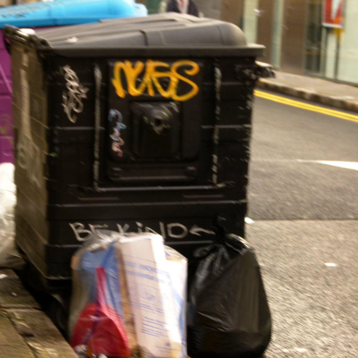 cryovermilk's tweet photo. bins  
l|tags|l
#photography #London #colour #camera #photo https://t.co/K5ZtSMHXCy