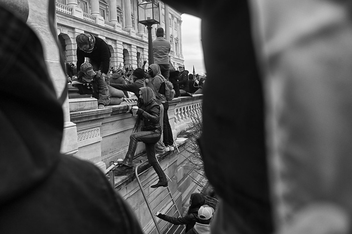 jmgpix's tweet photo. #notafalseflag
#notAntifa
#notBLM
#fascism
They’re going to try to convince you not to believe your eyes. Fuck @FoxNews https://t.co/G9Iw7RTMm7