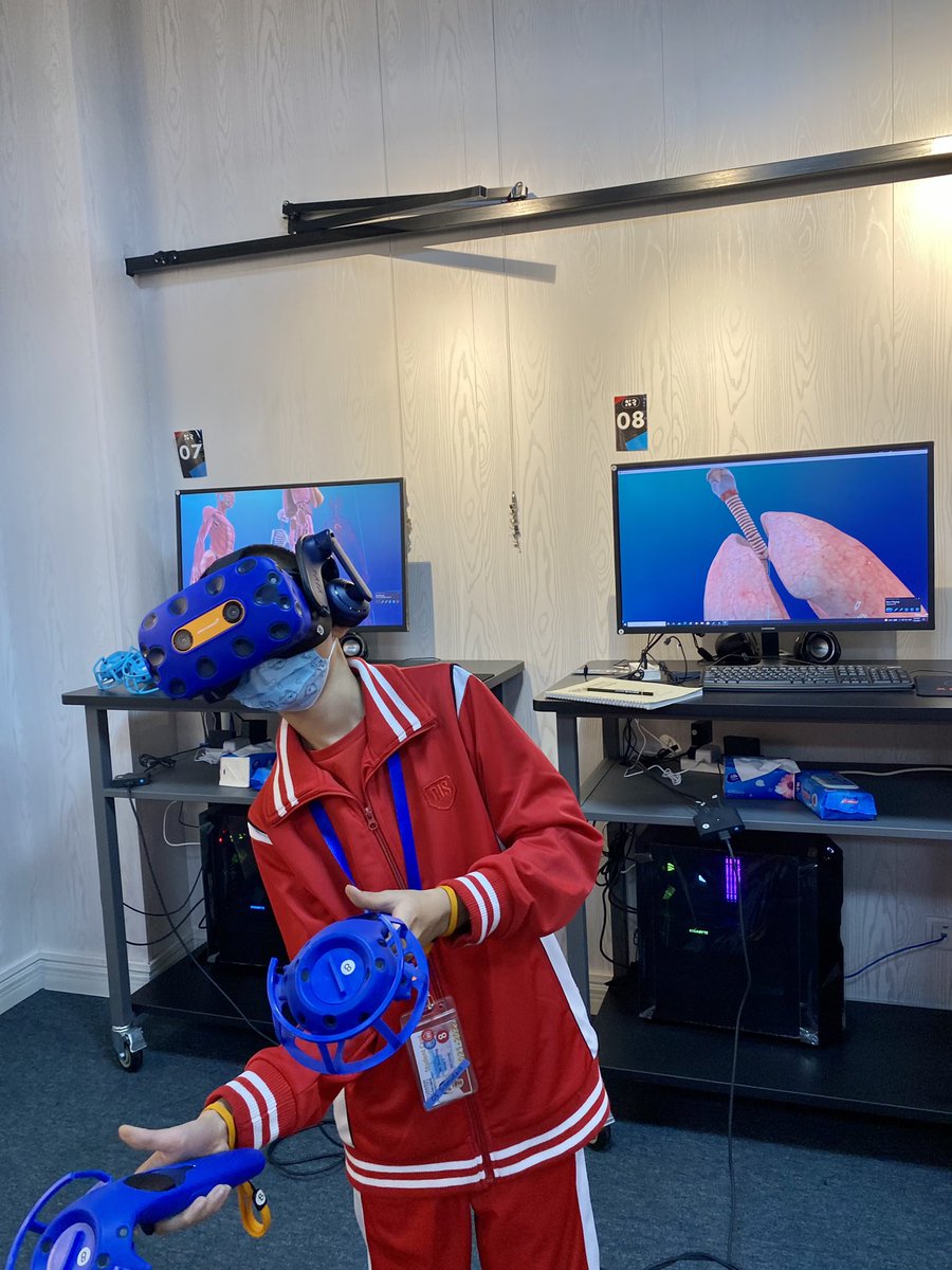 MurrChris's tweet photo. Grade 5 students experiencing the #VR room for the first time as part of our #whoweare #provocation Students had a great time inquiring into the human body #MyCISB #PYP Thanks @SharecareInc for the great application https://t.co/hM9MzHxyLx