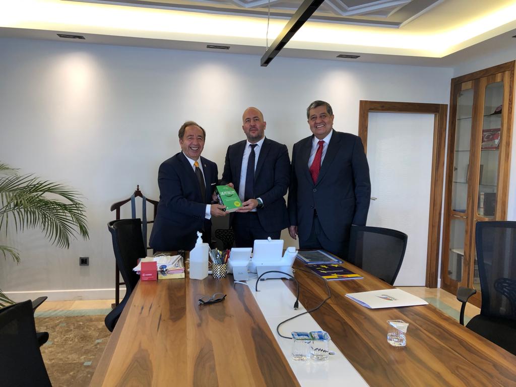 tofed1's tweet photo. IPRU Başkanı Prof. Dr. Aziz Akgül ve TOFED  Genel Başkanı Birol Özcan Ulaştırma ve Altyapı Bakanlığı Ulaştırma Hizmetleri Genel Müdürü Murat Baştor'la görüştü. https://t.co/TkVAkiIfzz