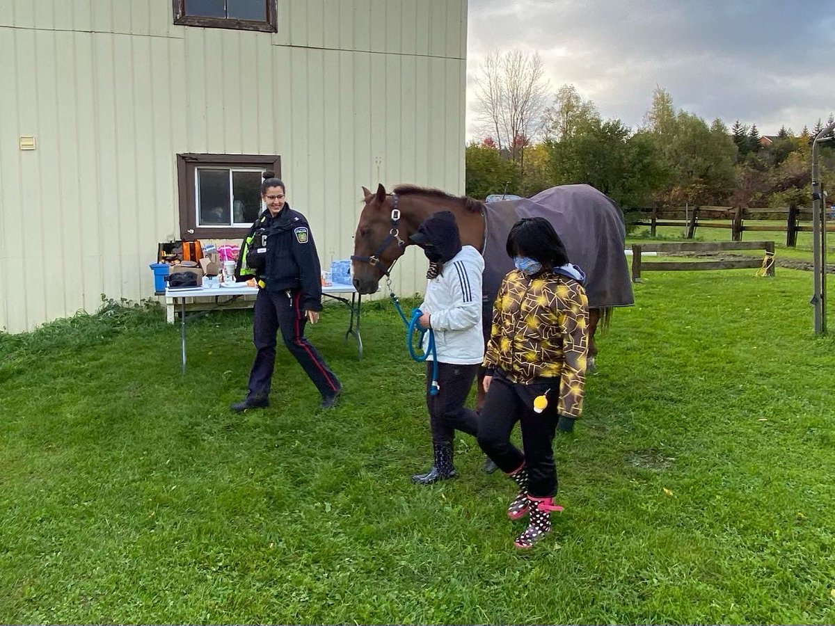 PeelCops's tweet photo. Sundays session was spent learning how to identify a horse, doing a fun scavenger hunt, and discussing setting achievable goals. 
#growthmindset #proactionkids #copsandkids #youthempowerment #youthdevelopment
@copsandkidsca  @proaction_peel  @creditviewstablesofficial https://t.co/aFt6PKKUiR