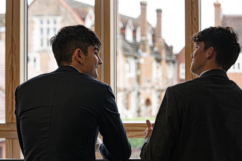 RGSGuildford's tweet photo. #RGSGuildford Just great to catch up with friends &amp; be back together as a community. Wishing all our boys &amp; staff the very best as the second half of the Michaelmas Term starts today #RGSTogether. https://t.co/69RPzEXHD7