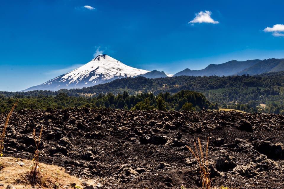 nuestraruta's tweet photo. Pared de lava de la última gran erupción del Volcán Villarica - Rucapillan, Chile 🇨🇱 https://t.co/YxNV8GybpW