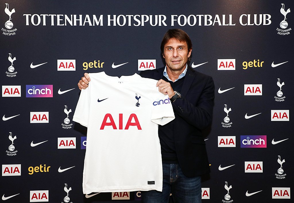 brfootball's tweet photo. Spurs present their new coach 📸 https://t.co/12O0JVH445