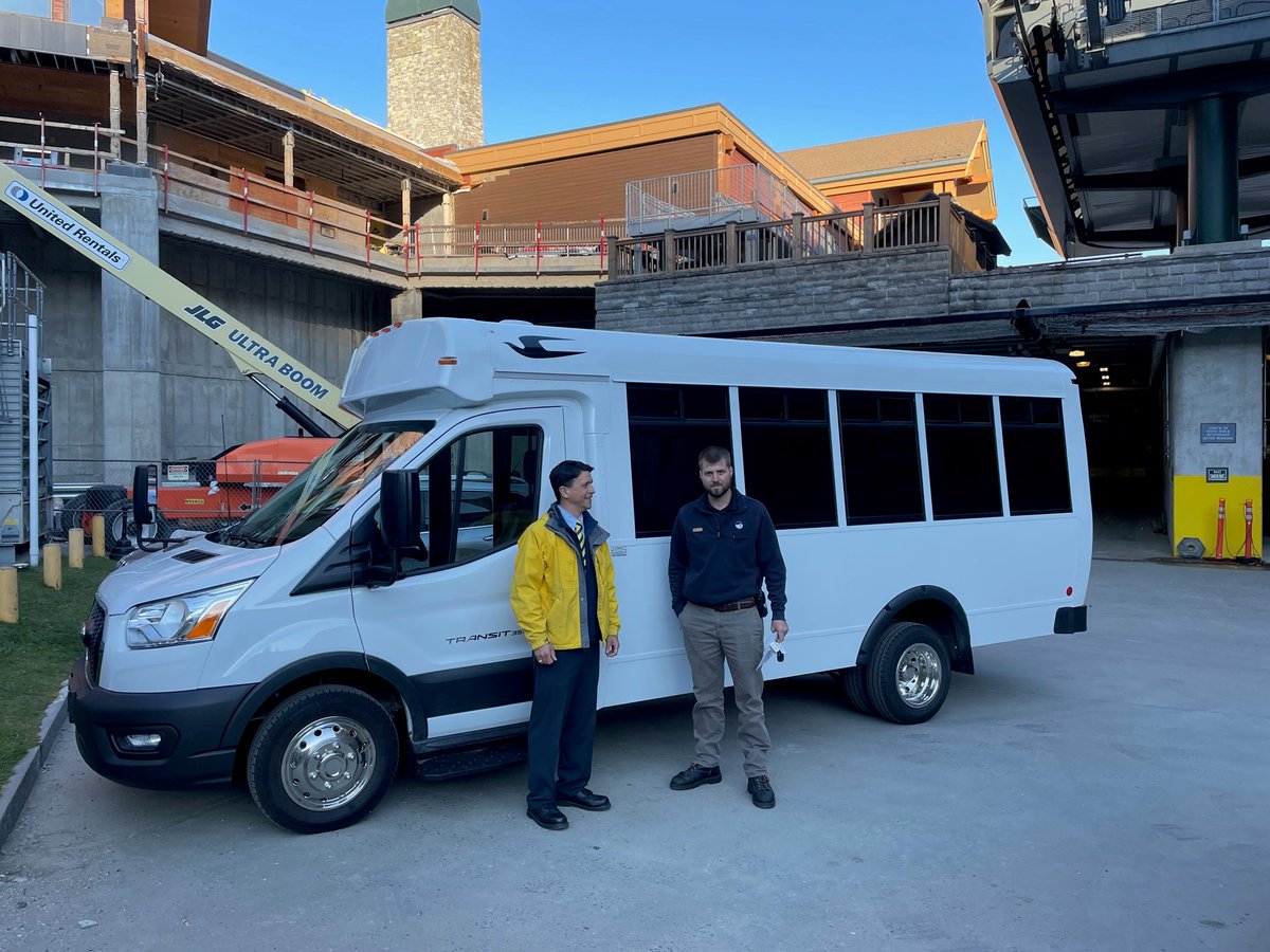 andersonmtrs's tweet photo. Ski season is upon us and we helped @StoweMtnLodge get ready with a new #microbird shuttle bus! Thank you to The Lodge at Spruce Peak! @BlueBirdBuses https://t.co/wGVOCu534M