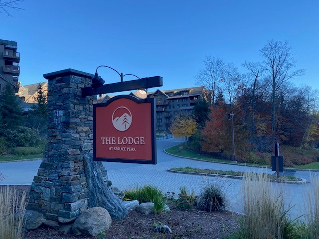 andersonmtrs's tweet photo. Ski season is upon us and we helped @StoweMtnLodge get ready with a new #microbird shuttle bus! Thank you to The Lodge at Spruce Peak! @BlueBirdBuses https://t.co/wGVOCu534M