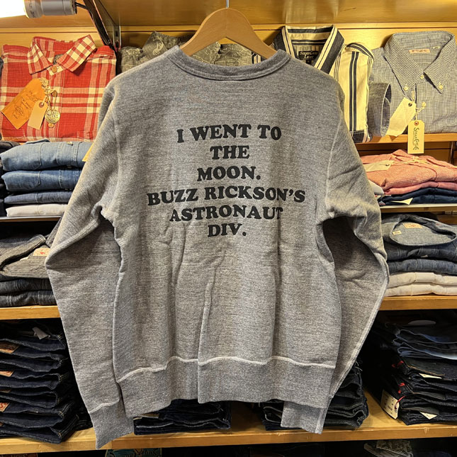 milwaukee_info's tweet photo. バズリクソンのミリタリースエット、"PEANUTS"コラボ 『I'M ON THE MOON』スヌーピー・プリントスエットが入荷しました。
https://t.co/geVZxiGTAi
#バズリクソンズ #スウェットシャツ #ミリタリースウェット #br68842 #東洋エンタープライズ https://t.co/erRXh5oyUu