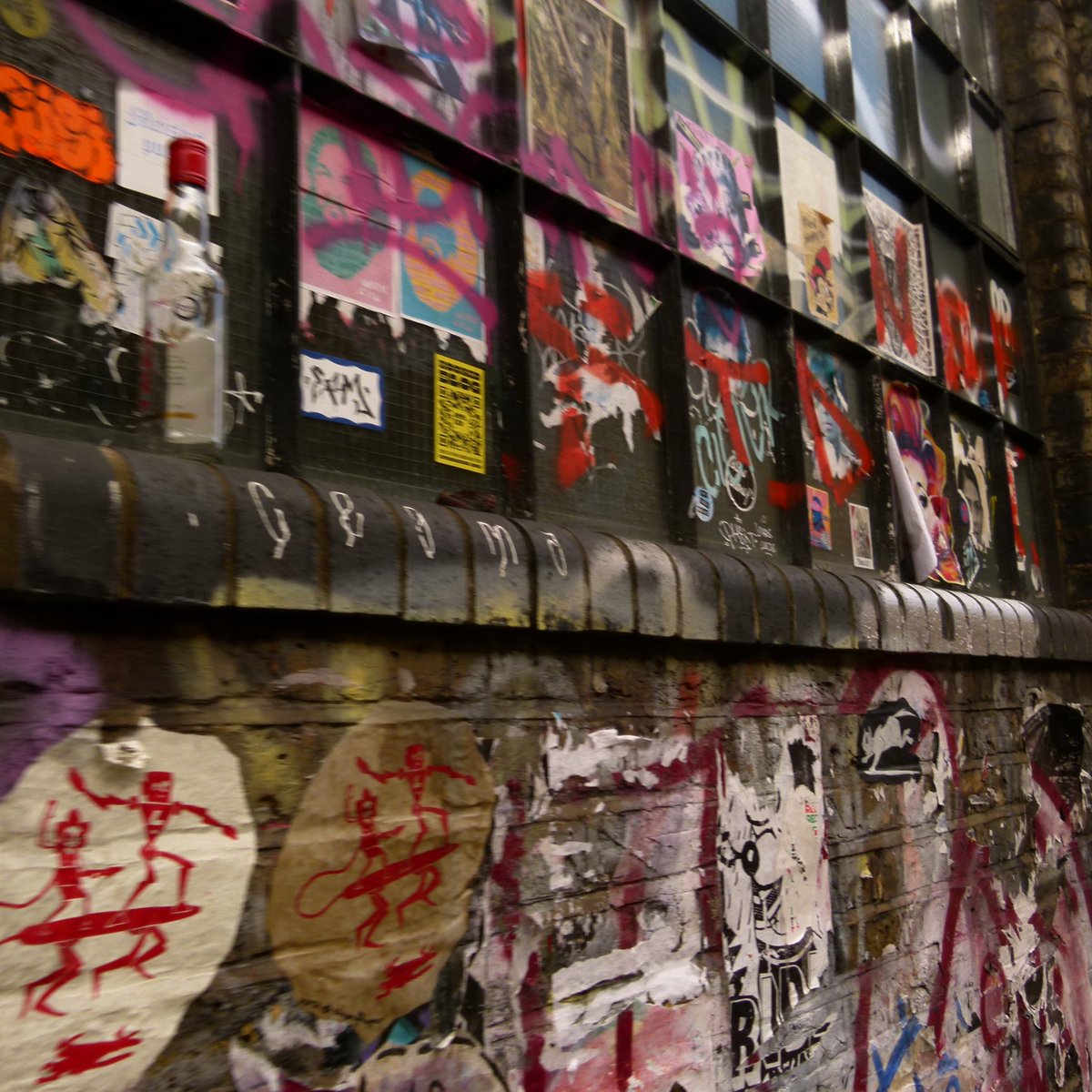 cryovermilk's tweet photo. graffiti 
l|tags|l
#photography #photo #graffiti #London #art #bricklane https://t.co/X8O7kyz6tG
