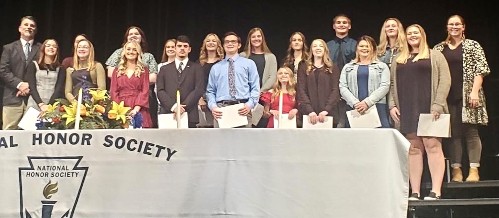 riverdale_local's tweet photo. Congratulations to the newest Riverdale NHS inductees who were recognized in the county-wide ceremony at Van Buren last evening.  Also, special recognition to Riverdale senior Paige Rothlisberger who provided the keynote address.  Great job everyone!!! https://t.co/wJ7PTNCztQ