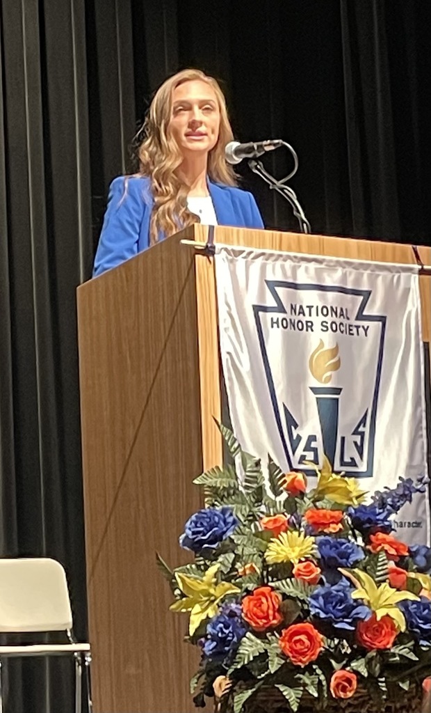 riverdale_local's tweet photo. Congratulations to the newest Riverdale NHS inductees who were recognized in the county-wide ceremony at Van Buren last evening.  Also, special recognition to Riverdale senior Paige Rothlisberger who provided the keynote address.  Great job everyone!!! https://t.co/wJ7PTNCztQ