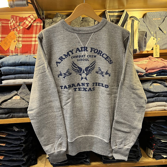 milwaukee_info's tweet photo. バズリクソンのミリタリースエットから、スコードロンプリント「ARMY AIR FORTH」です。
https://t.co/eWdCjL08Hp
#バズリクソンズ #スウェットシャツ #ミリタリースウェット #br68832 #東洋エンタープライズ https://t.co/91v3cdeCu6