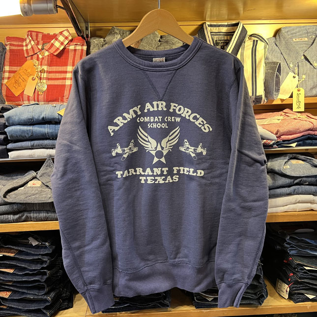 milwaukee_info's tweet photo. バズリクソンのミリタリースエットから、スコードロンプリント「ARMY AIR FORTH」です。
https://t.co/eWdCjL08Hp
#バズリクソンズ #スウェットシャツ #ミリタリースウェット #br68832 #東洋エンタープライズ https://t.co/91v3cdeCu6