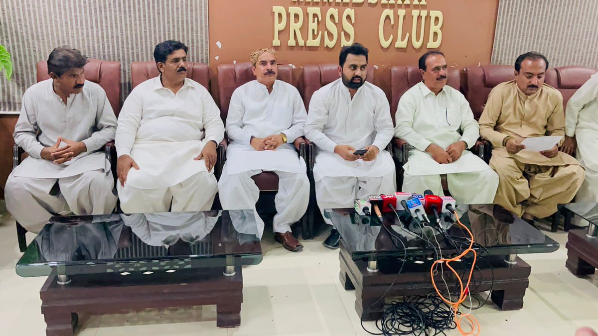 FAPUASA_Sindh's tweet photo. FAPUASA Sindh Chapter protests at Press club Nawabshah, demanded #Budget_Increase, #Bailout_Package and #DisparityReductionAllowance.

ASUEF and SUOF also joined.

The protest shall continue until the demands are met.
@SindhCMHouse @SindhGovt1 https://t.co/UOnHG2Ds27