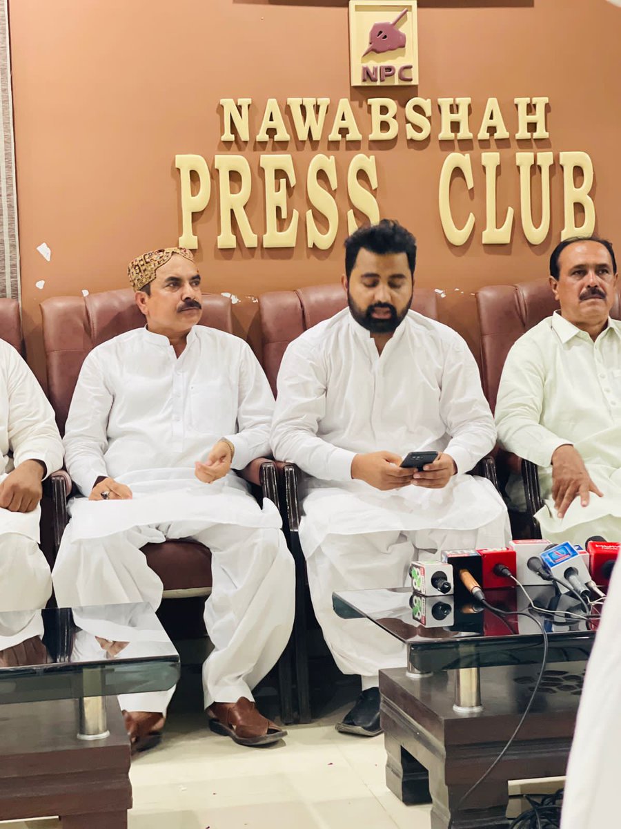 FAPUASA_Sindh's tweet photo. FAPUASA Sindh Chapter protests at Press club Nawabshah, demanded #Budget_Increase, #Bailout_Package and #DisparityReductionAllowance.

ASUEF and SUOF also joined.

The protest shall continue until the demands are met.
@SindhCMHouse @SindhGovt1 https://t.co/UOnHG2Ds27