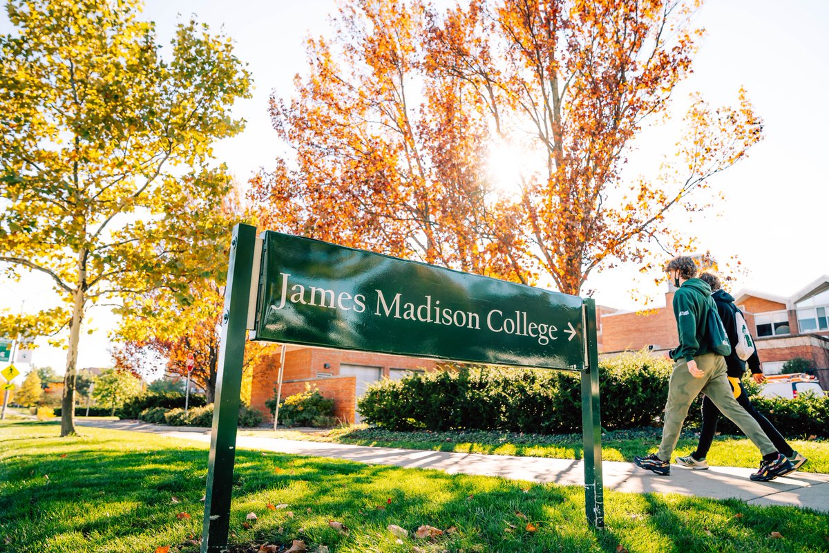 itsnickschrader's tweet photo. The colors are here 🍁 #MSU #MSUView https://t.co/bEm9XL74ft