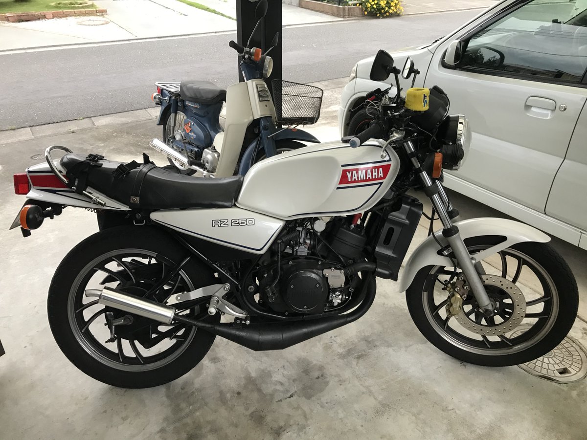ore_stroker's tweet photo. #いい2気筒の日
我が家の2気筒たち。
#RZ250
#4L3
#N360
#Nコロ
#VX800 https://t.co/HW0ZXe5v6e