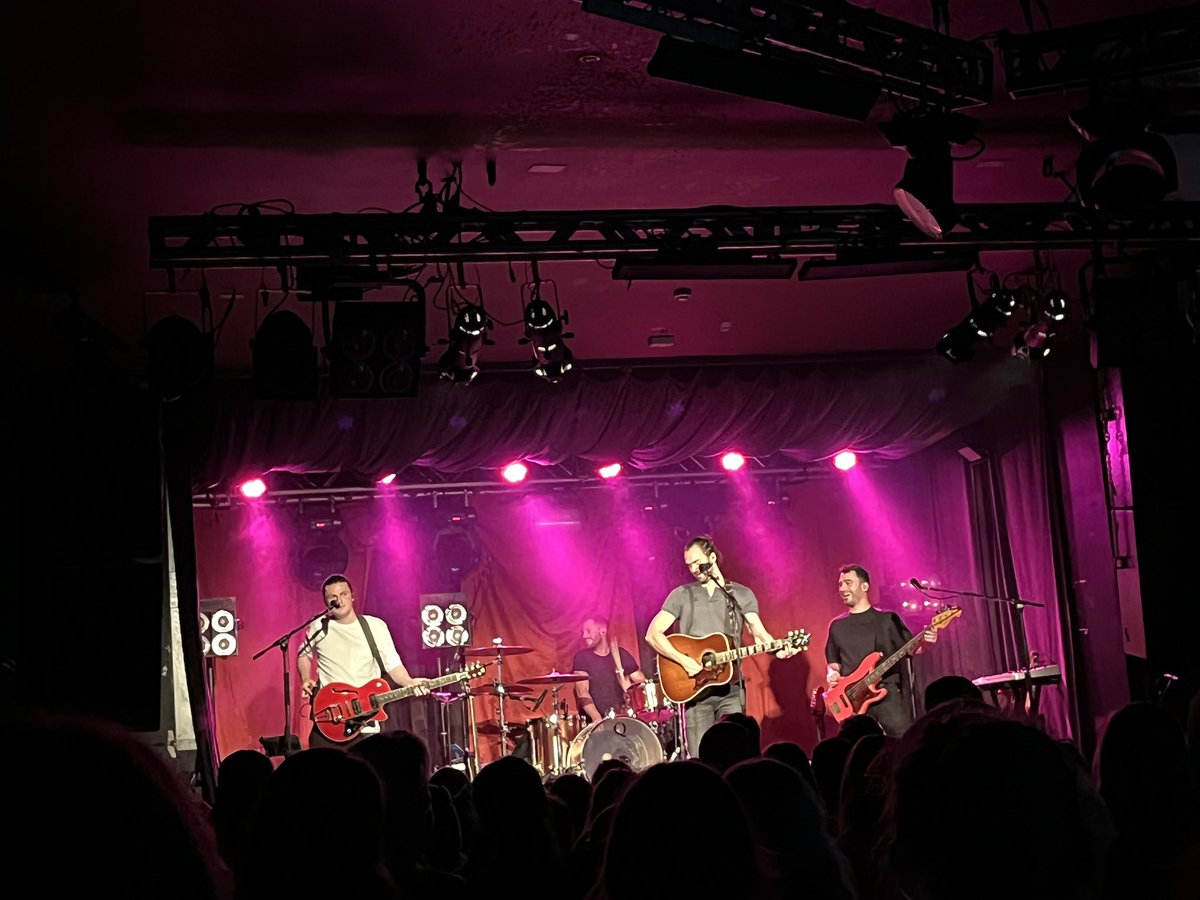 sam_macf_93's tweet photo. So good to be back seeing live music again last night 🎶🎸 thank you @LawsonOfficial @AndyBrownMusic @LawsonJoel @LawsonAdam https://t.co/G31jOlZM5p