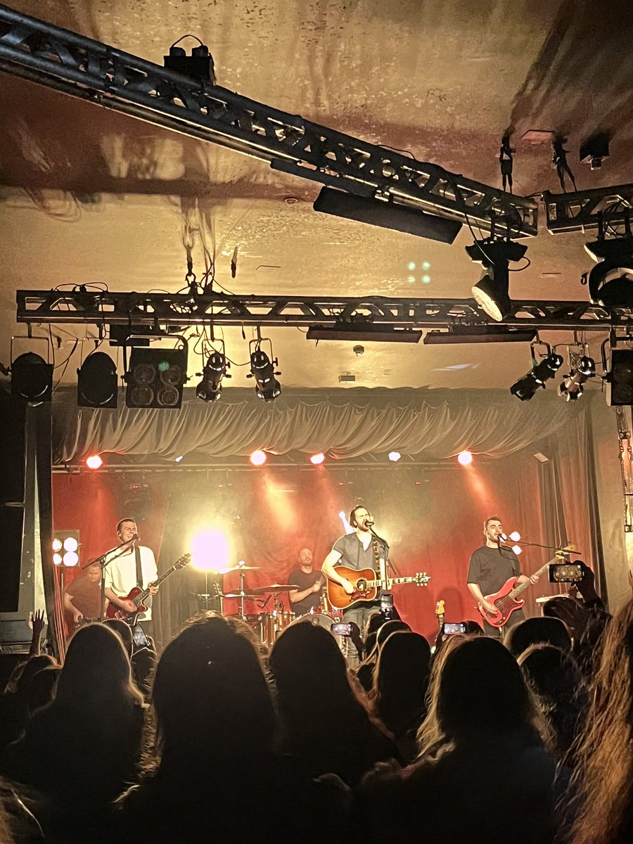 sam_macf_93's tweet photo. So good to be back seeing live music again last night 🎶🎸 thank you @LawsonOfficial @AndyBrownMusic @LawsonJoel @LawsonAdam https://t.co/G31jOlZM5p
