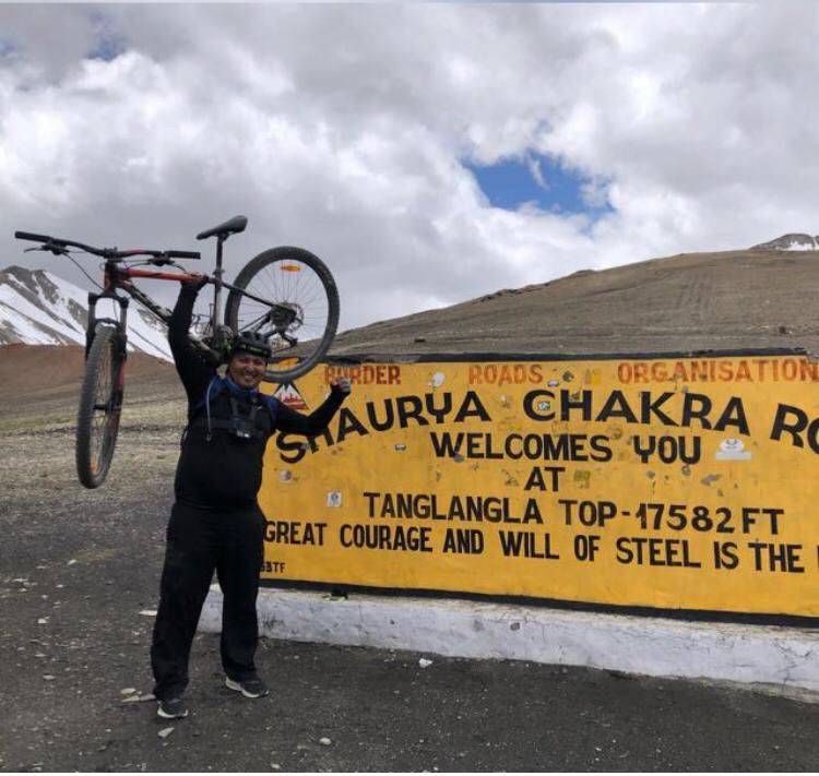 HPCL's tweet photo. Setting new standards of fitness and inspiring all HPites, our officer, Mr. Nitin C Singh, cycled 544 kms from Manali to Khardungla and reached one of the World’s highest motorable pass ! 🚴 

#fitnessmotivation #fithaitohhithai #HumFittohHPfit #SaveOil https://t.co/DkbbVBezE5