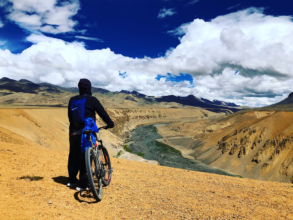 HPCL's tweet photo. Setting new standards of fitness and inspiring all HPites, our officer, Mr. Nitin C Singh, cycled 544 kms from Manali to Khardungla and reached one of the World’s highest motorable pass ! 🚴 

#fitnessmotivation #fithaitohhithai #HumFittohHPfit #SaveOil https://t.co/DkbbVBezE5