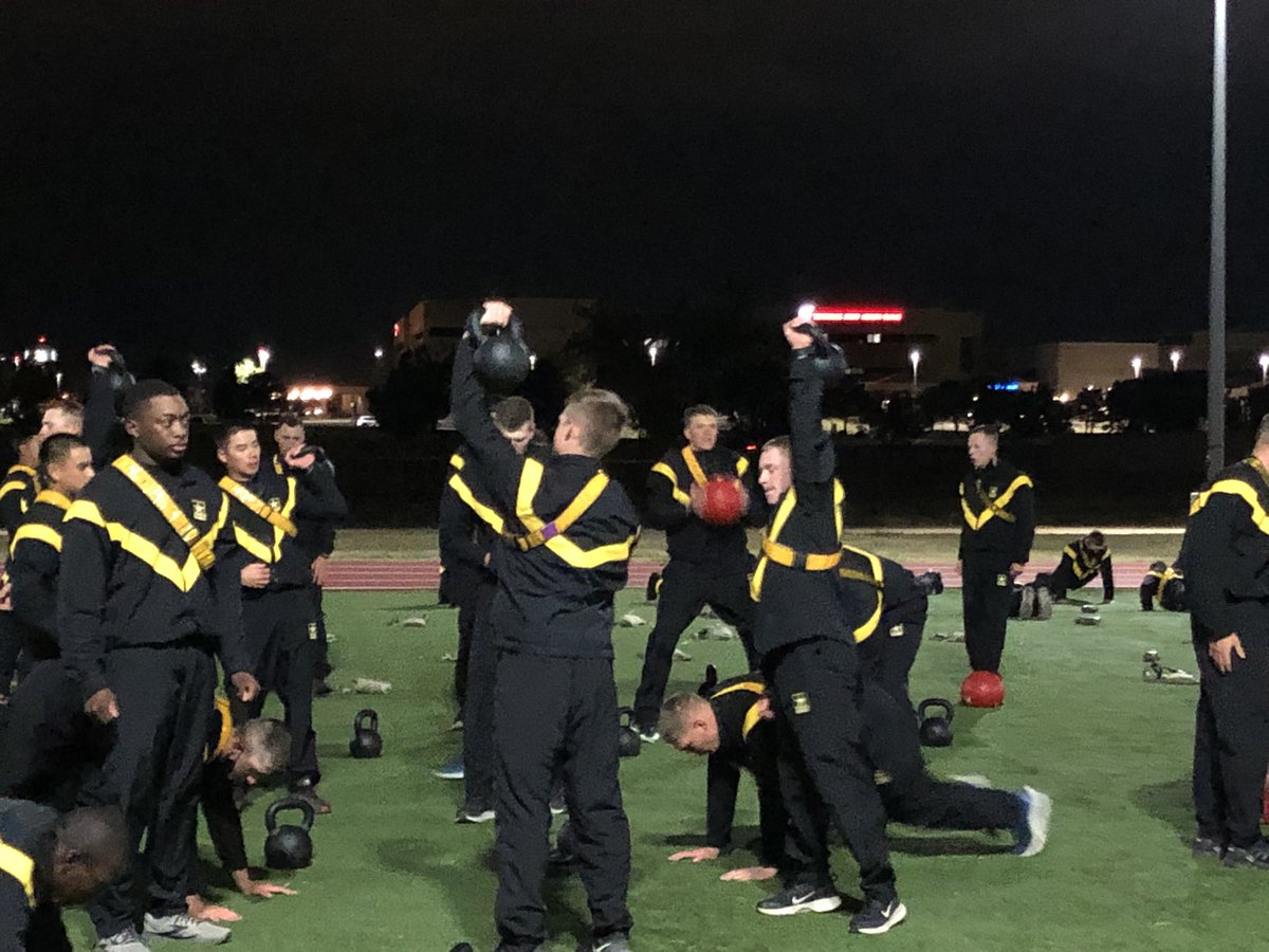 CSM_Mac's tweet photo. 🔥 FA Pre-Command Course Class 01-22 CSM attendees started #TrainingTuesday with me @178FABN1 with 13F RASP-Prep PT, an overview of how we prepare all our newest #Redlegs to be fit members of their team in the near future during AIT🔥

@7Fires3 @6_fires @redleg6_kob @428THBDE https://t.co/uvhaLAQX65