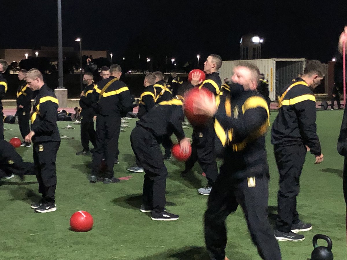 CSM_Mac's tweet photo. 🔥 FA Pre-Command Course Class 01-22 CSM attendees started #TrainingTuesday with me @178FABN1 with 13F RASP-Prep PT, an overview of how we prepare all our newest #Redlegs to be fit members of their team in the near future during AIT🔥

@7Fires3 @6_fires @redleg6_kob @428THBDE https://t.co/uvhaLAQX65