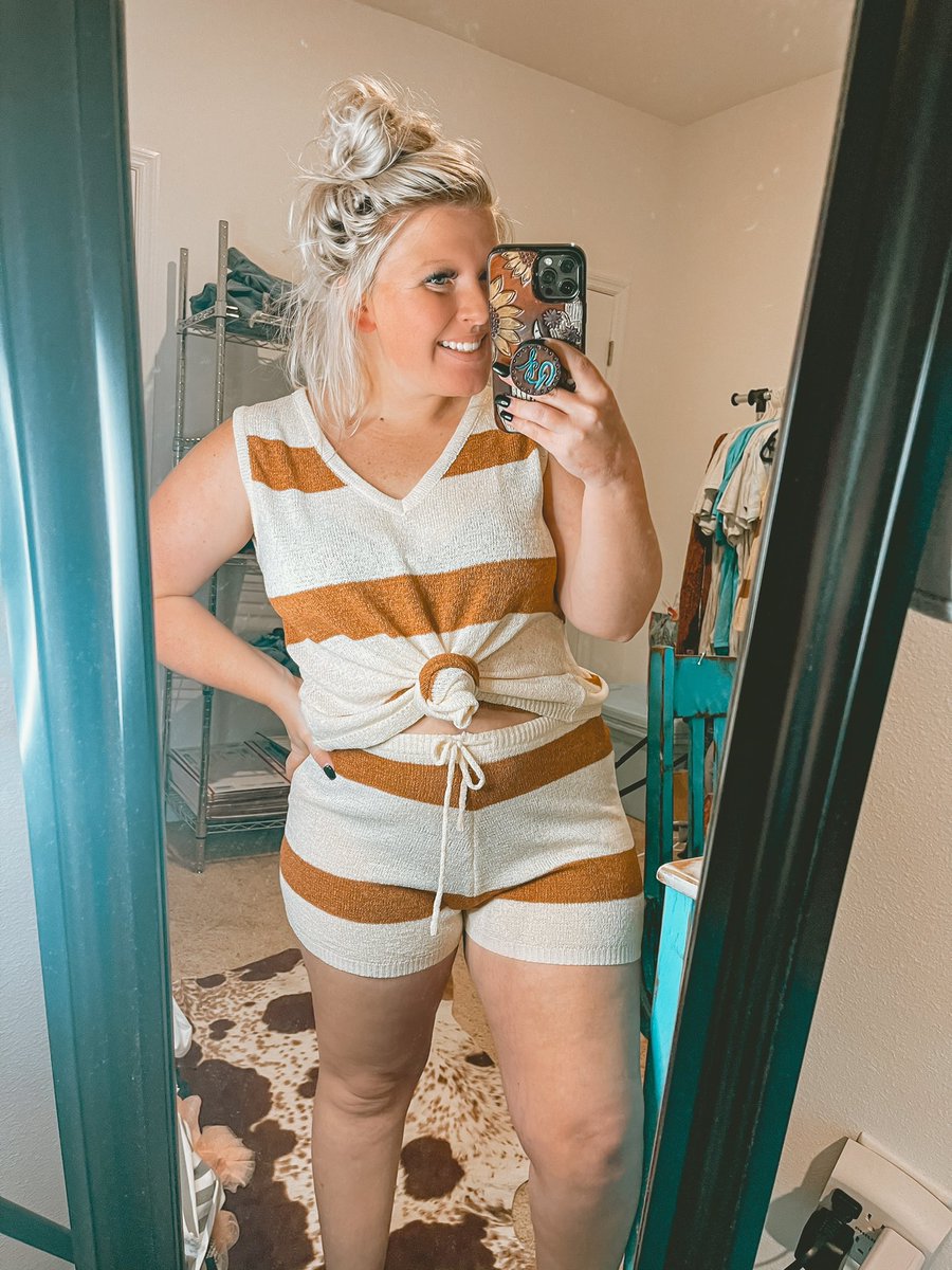 HeiferRustic's tweet image. this lounge set is so cozy 🤎 if you haven’t snagged it yet why wait?? 

rusticheiferboutique.com/products/cozy-…