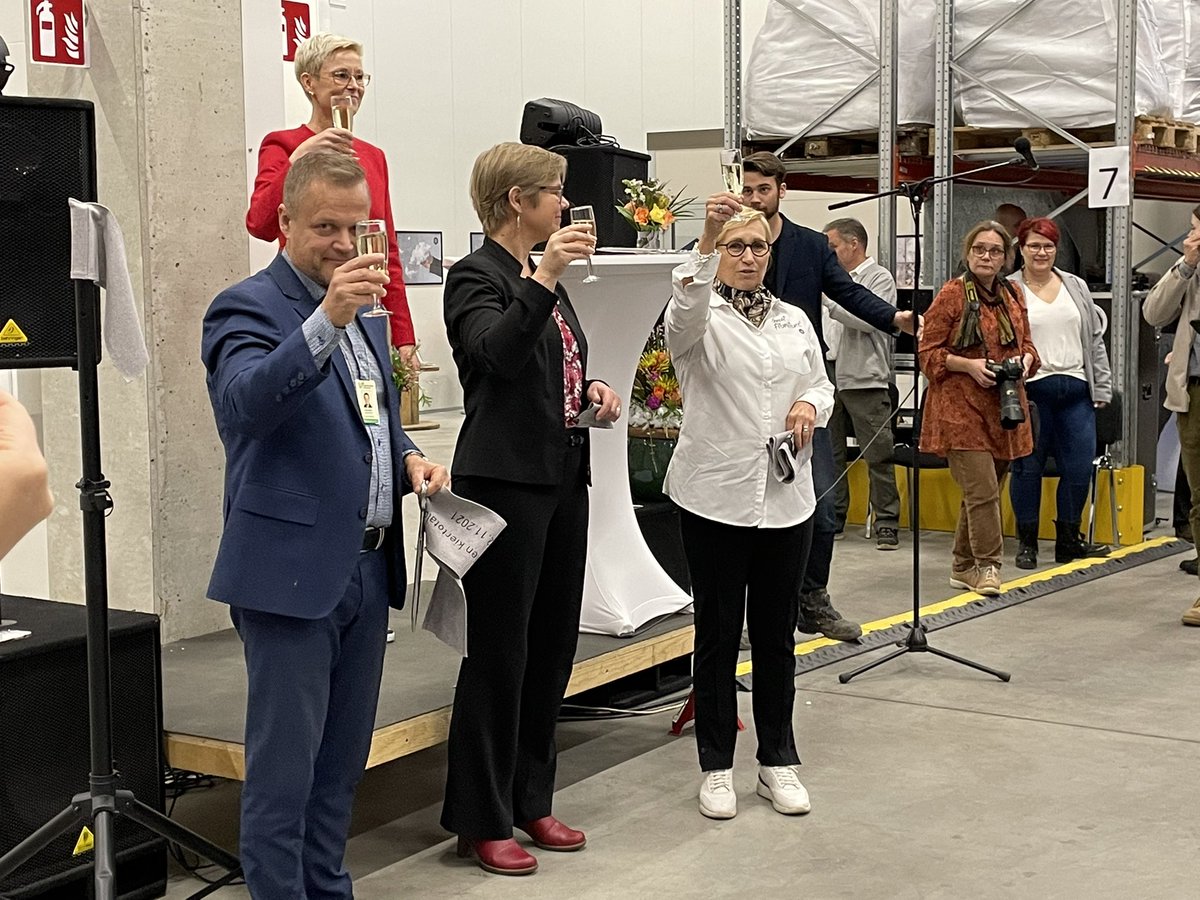 Paimion #poistotekstiili-laitos avattiin tänään juhlavin menoin. Skoolaamassa Jukka Heikkilä #LSJH, <a href="/MikkonenKrista/">Krista Mikkonen</a> ja Outi Luukko <a href="/OyRester/">Rester Ltd</a> #kiertotalous