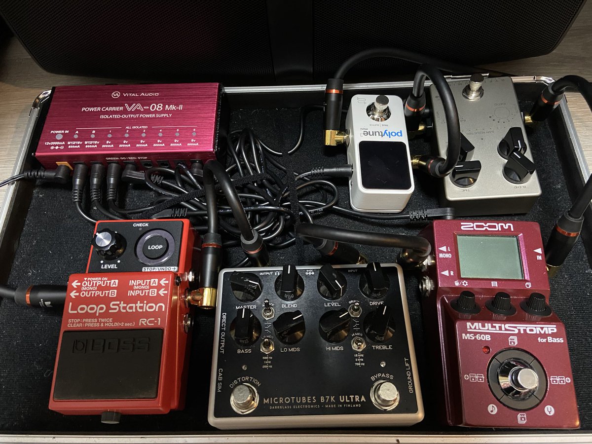 shirap2fmbox5's tweet photo. とりあえず形は仮だけど、ボード完成かな
コンプとルーパー加えました

#DarkglassElectronics 
#ZOOM 
#Boss 
#tcelectronic
#VitalAudio 
#MonsterCable 
#MicrotubesB7Kultra 
#HyperLuminal 
#RC1 
#MS60B 
#polytunemini 
#VA8MKII
#エフェクターボード https://t.co/doFNqdQsuC
