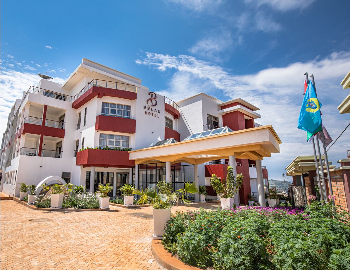 BelanGroup's tweet photo. A tous les fans et passionnées du sport automobile du #Burundi ,rendez-vous ce 4 et 5 décembre 2021 à @NgoziProvince pour le @BurundiRally. Réservez dès maintenant les quelques chambres restantes à #BELAN_Hotel. https://t.co/w0SiAxA7Cm