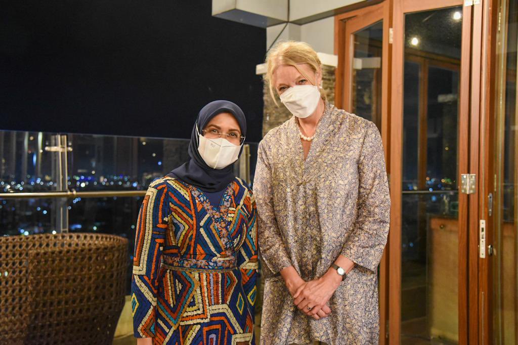 KonJenMakassar's tweet photo. Lovely to end @DubesAustralia’s visit to #Makassar over dinner with the Makassar Women Leaders Forum, founded by @AustraliaAwards alumni in 2018. Proud of #FPPM's advocacy for women’s empowerment and interfaith dialogue, both central to the 🇦🇺🇮🇩Comprehensive Strategic Partnership https://t.co/6n9RvTTKY7