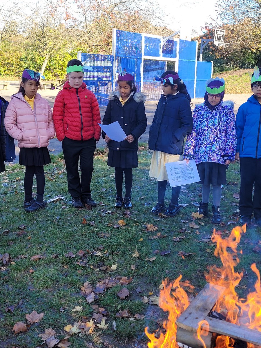 MrsgreenLHS's tweet photo. Campfire time and stories in Team Palm @HeadLHS @MissBurrellLHS @MissBanksLHS @MissDunworthLHS @DelginovaMonika @LHS_Watford https://t.co/gdX1t4o92t
