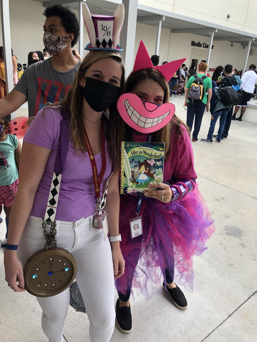LakeComoK8_OCPS's tweet photo. Last week was memorable! Middle School had their first musical concert lead by Mrs. Pottorf and we brought back our Character Parade and Pumpkins!! Thank you for supporting us in all our activities😊@SWLC_OCPS https://t.co/Ea6o1fSfaI